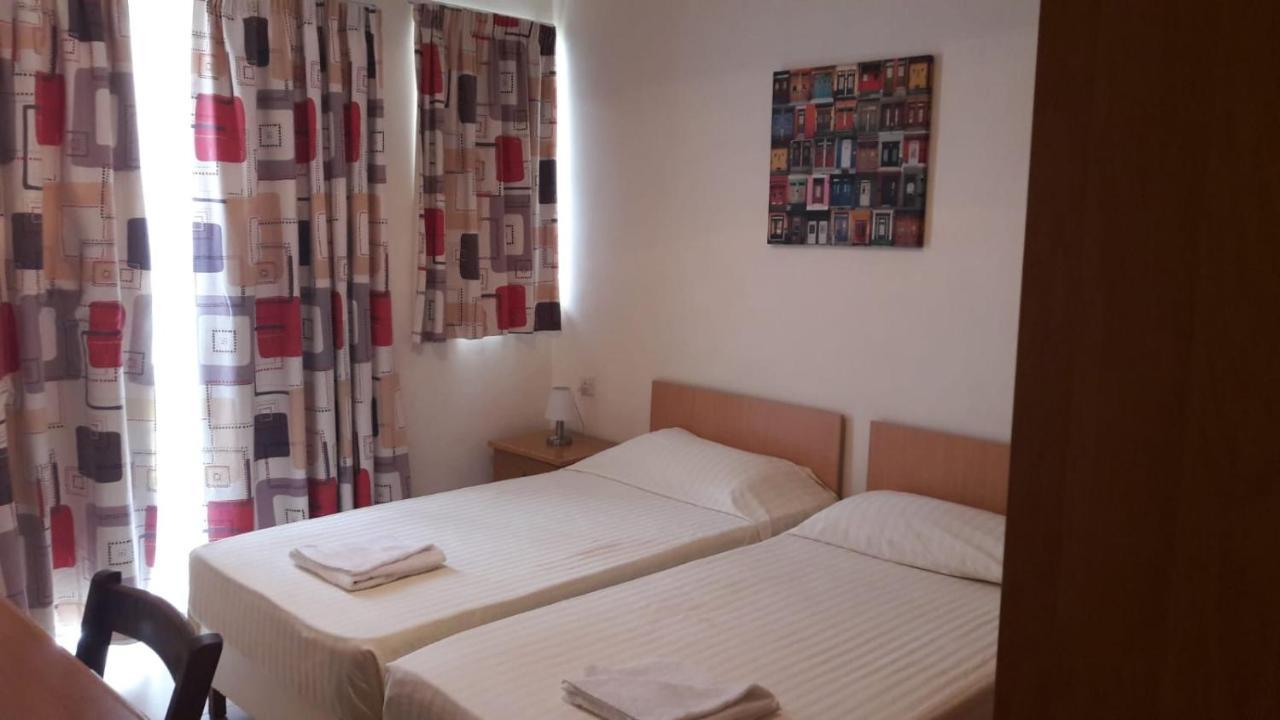 Hotel Tropicana San Ġiljan