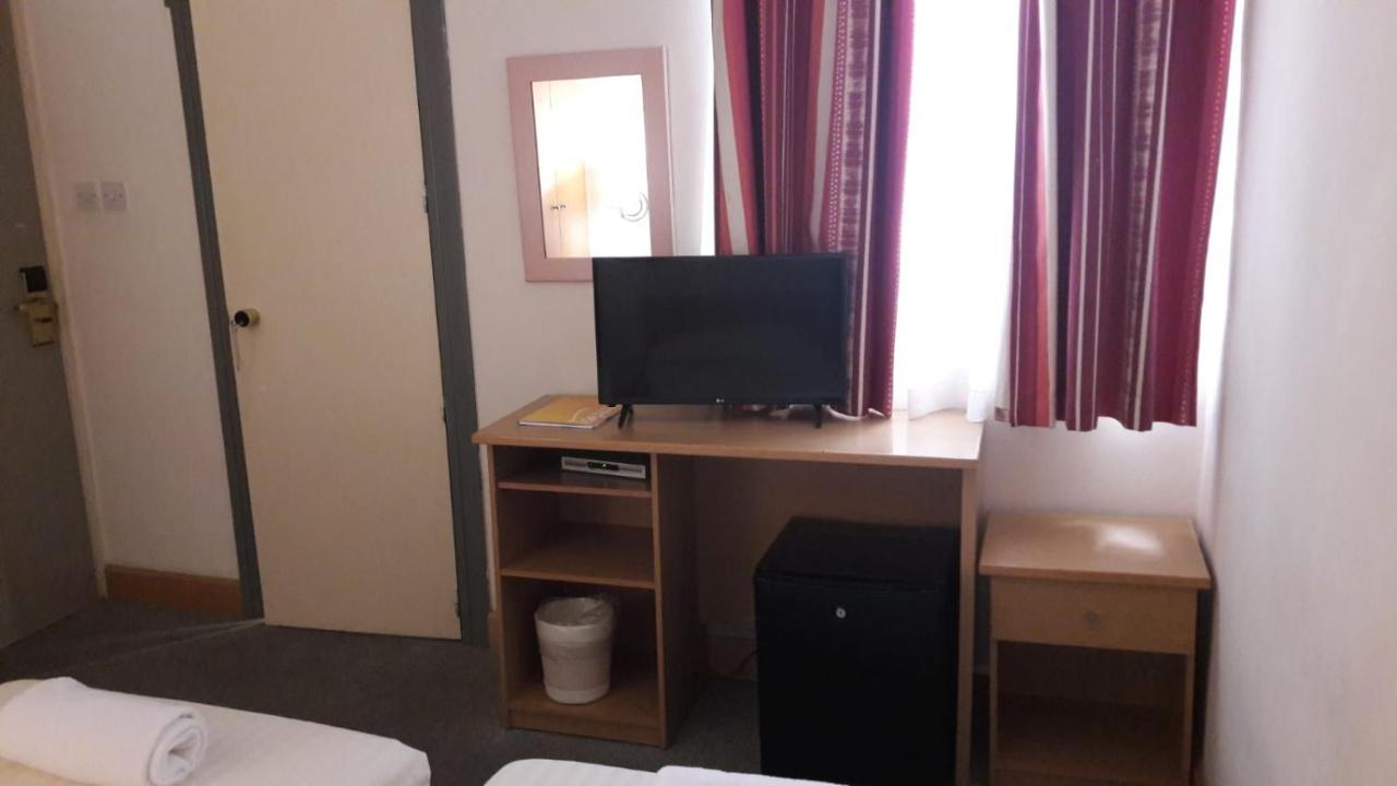 Hotel Tropicana San Ġiljan