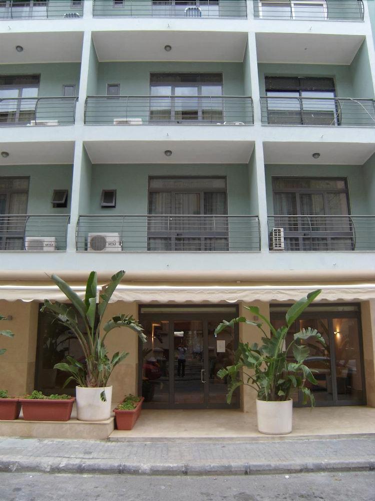 Tropicana 2* San Ġiljan